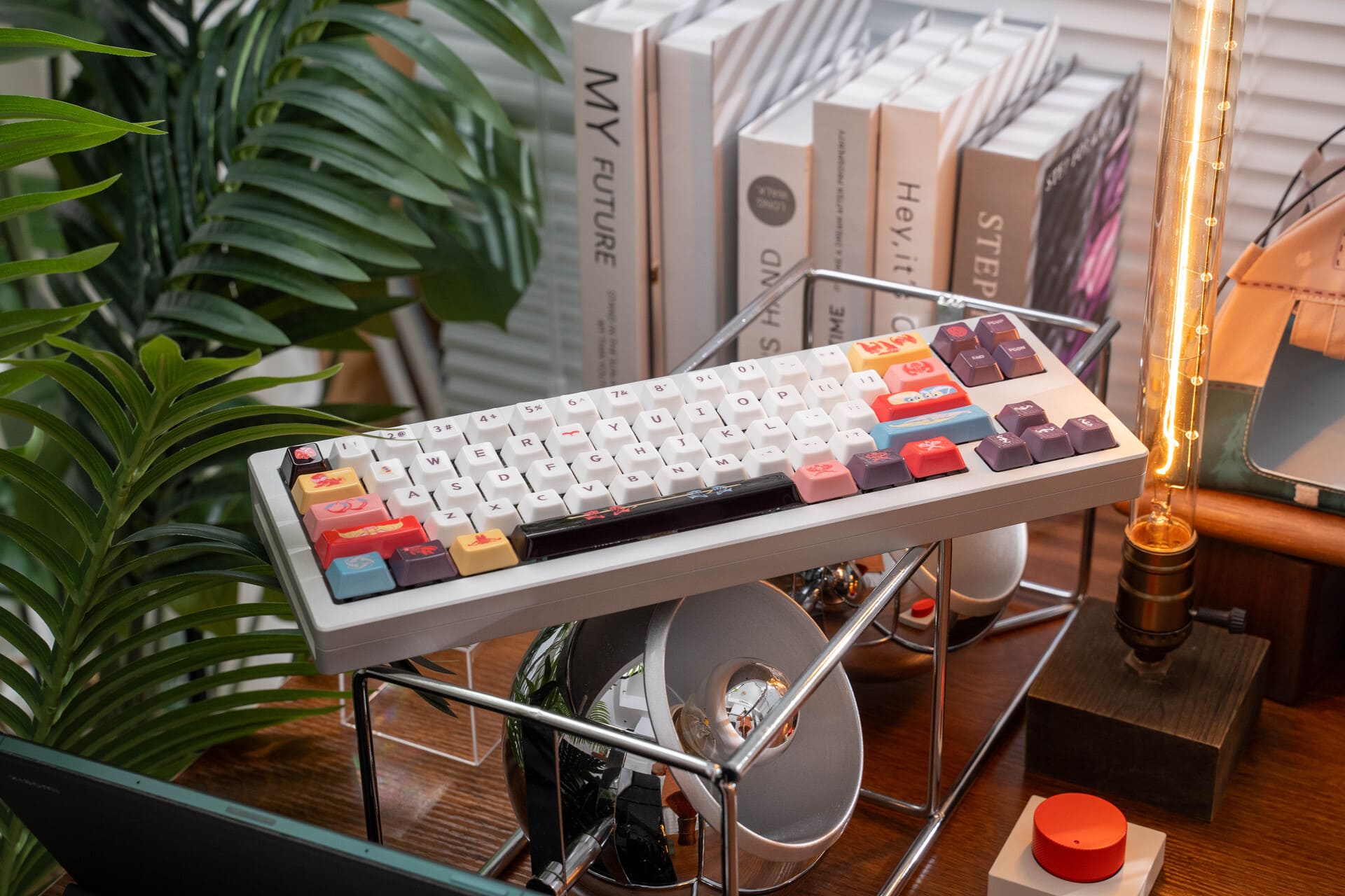 Kite themed ceramic keycaps on keyboard