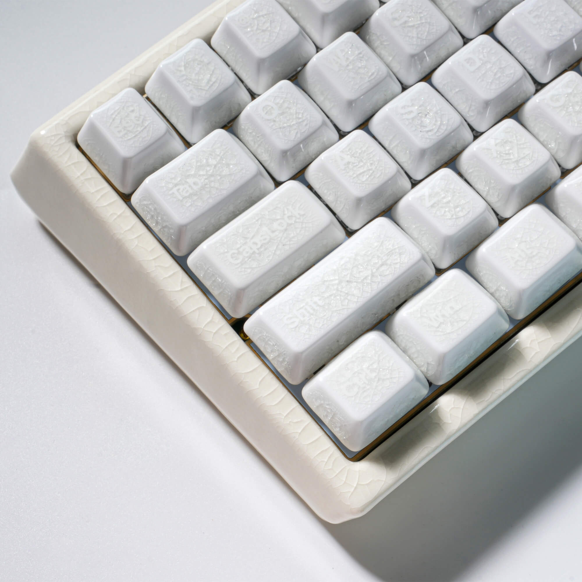 Cerakey Peak 60 白 Peak60: The Ultimate Ceramic Case for GH60 & Magnetic Keyboards
